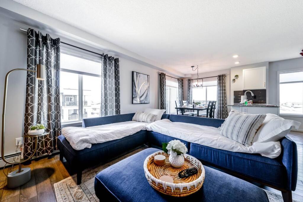 Bright Luxe Condo, Ac, Top Floor, King Bed, Balcony! Edmonton Esterno foto